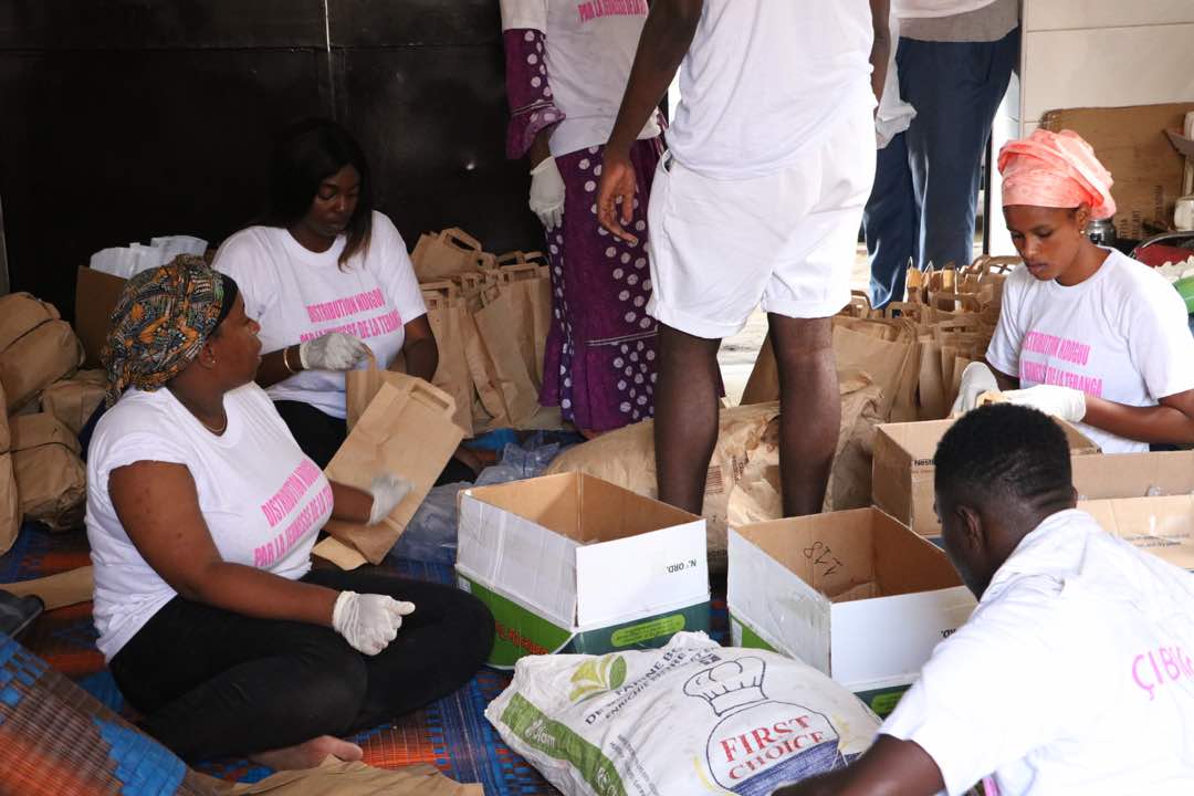 20 photos : la distribution de ndogou par l'association CI BIIR XöL, la Jeunesse de la Téranga dakaroise