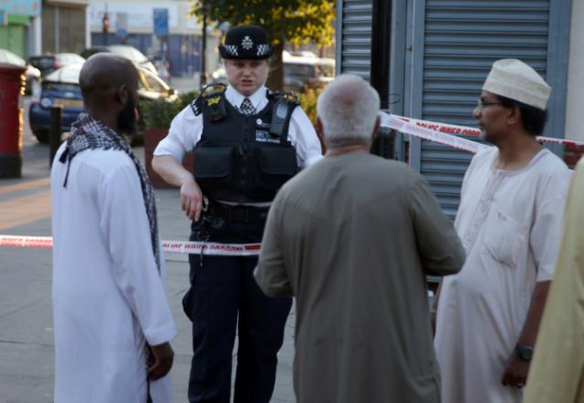 "Je veux tuer tous les musulmans": un homme percute des fidèles à Londres