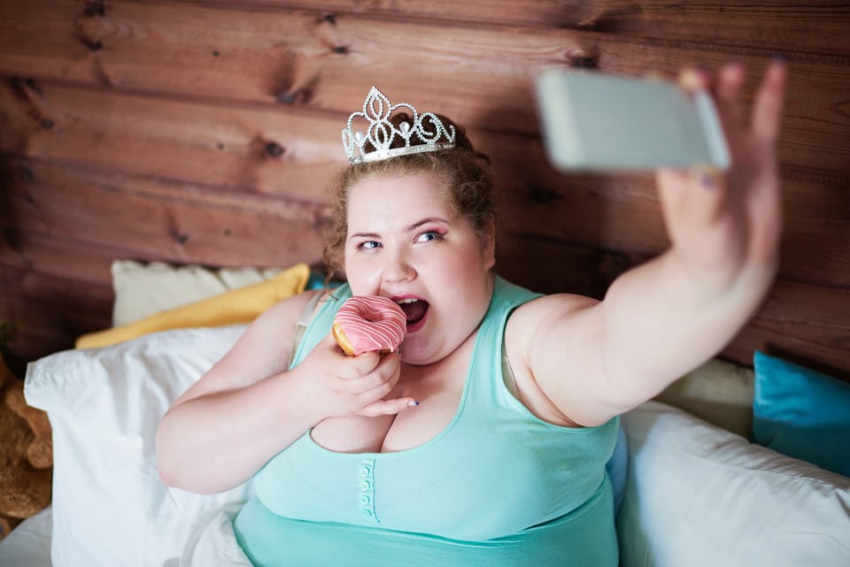 Comment les smartphones et tablettes favorisent l’obésité chez les enfants