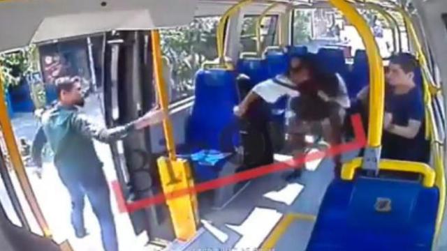 Une jeune femme giflée dans un bus parce qu'elle portait un short en période de Ramadan