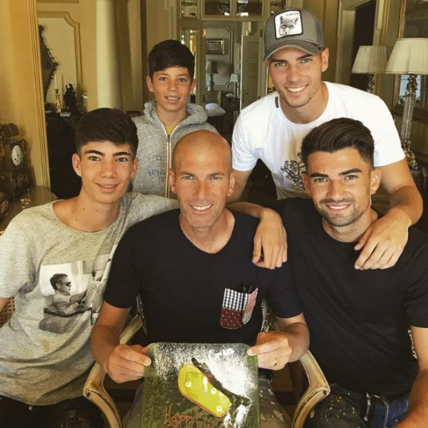 Photos: La famille Zidane passe du bon temps en Grèce