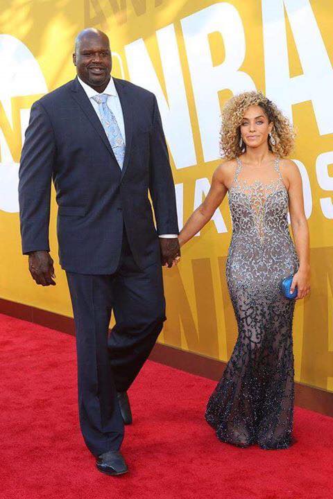 Shaquille O'Neal et sa compagne Laticia Rolle sur le tapis rouge...