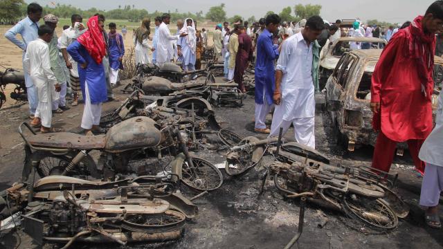 Pakistan. 190 morts dans l'incendie d'un camion-citerne