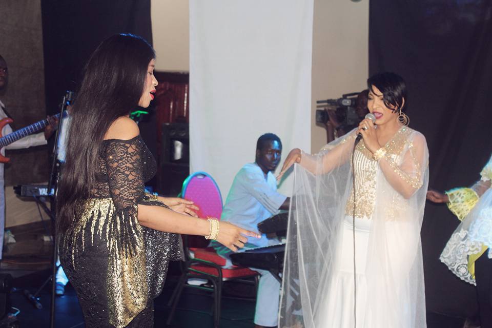 Photos: Viviane Chidid, toute ravissante dans sa robe qui repousse les limites du...style