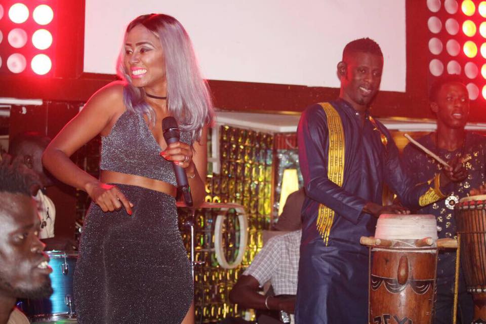 Photos: Queen Biz régale ses fans à la soirée du House of Fame Complexe Five