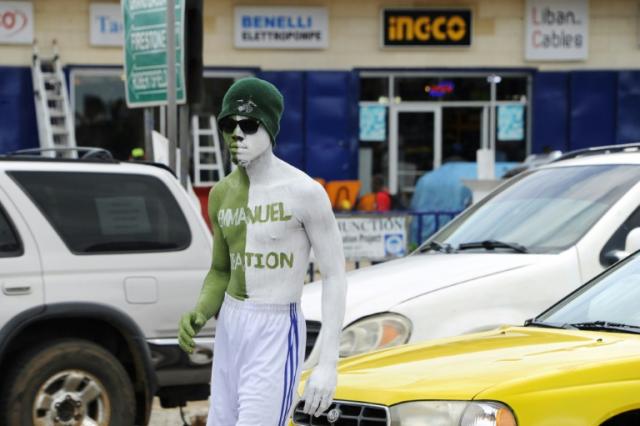 Au Libéria, le "salaire de la peau" des mannequins publicitaires de rue