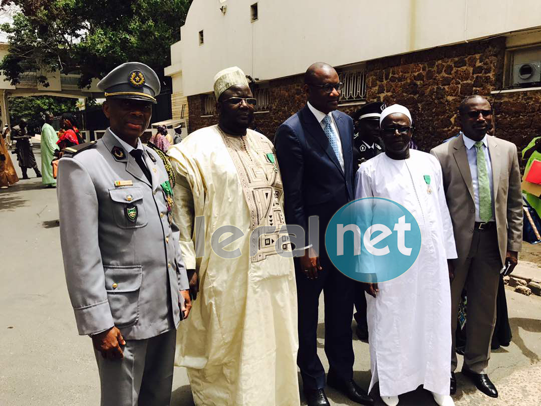 Serigne Mansour Niasse décoré par le Président Macky Sall, de la médaille de Chevalier d'honneur de l'Ordre du Mérite