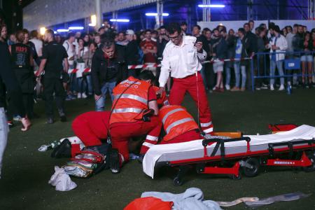 Vidéo:Un acrobate fait une chute mortelle lors d'un festival de musique à Madrid