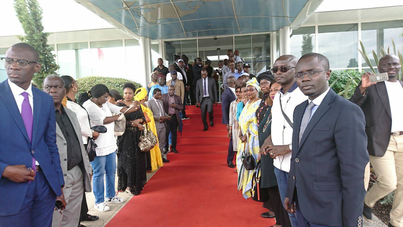 Quelques images du départ de Me Wade de l’aéroport du Bourget pour Dakar