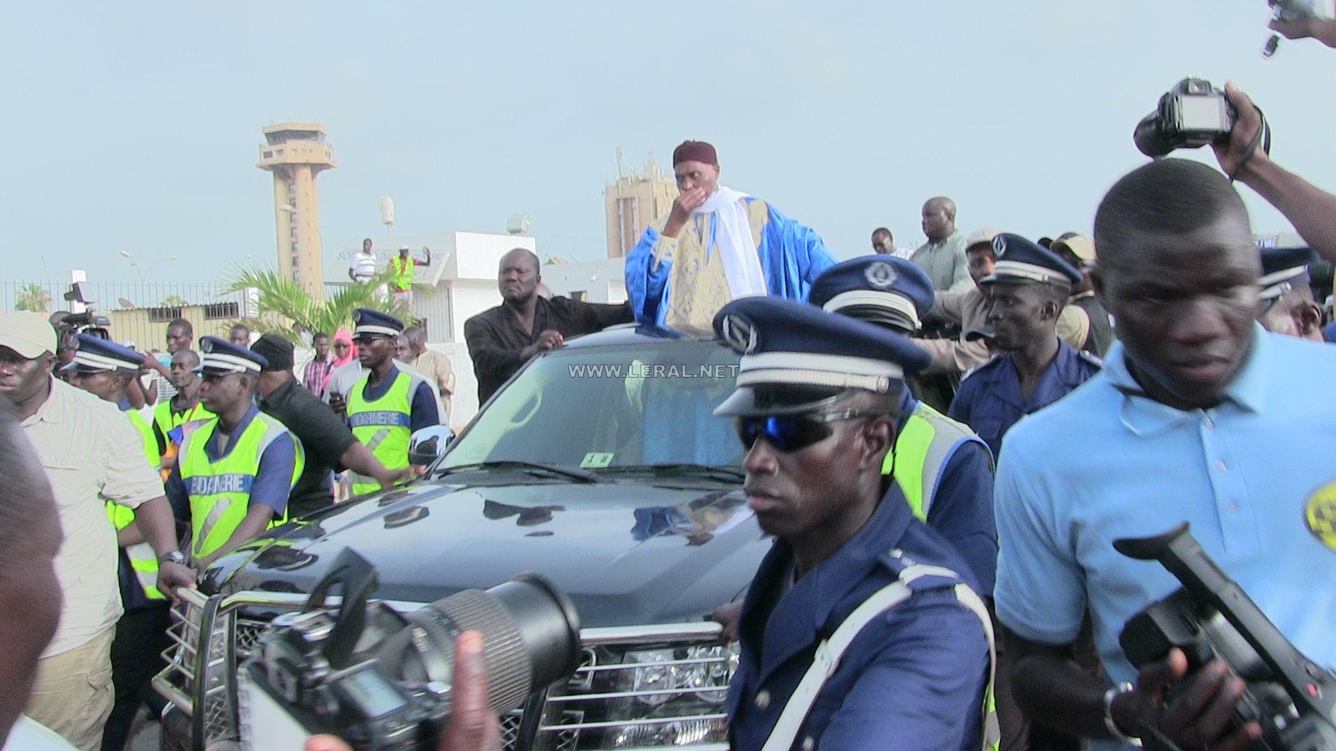 Me Abdoulaye Wade à DAKAR : Les images exclusives de son arrivée