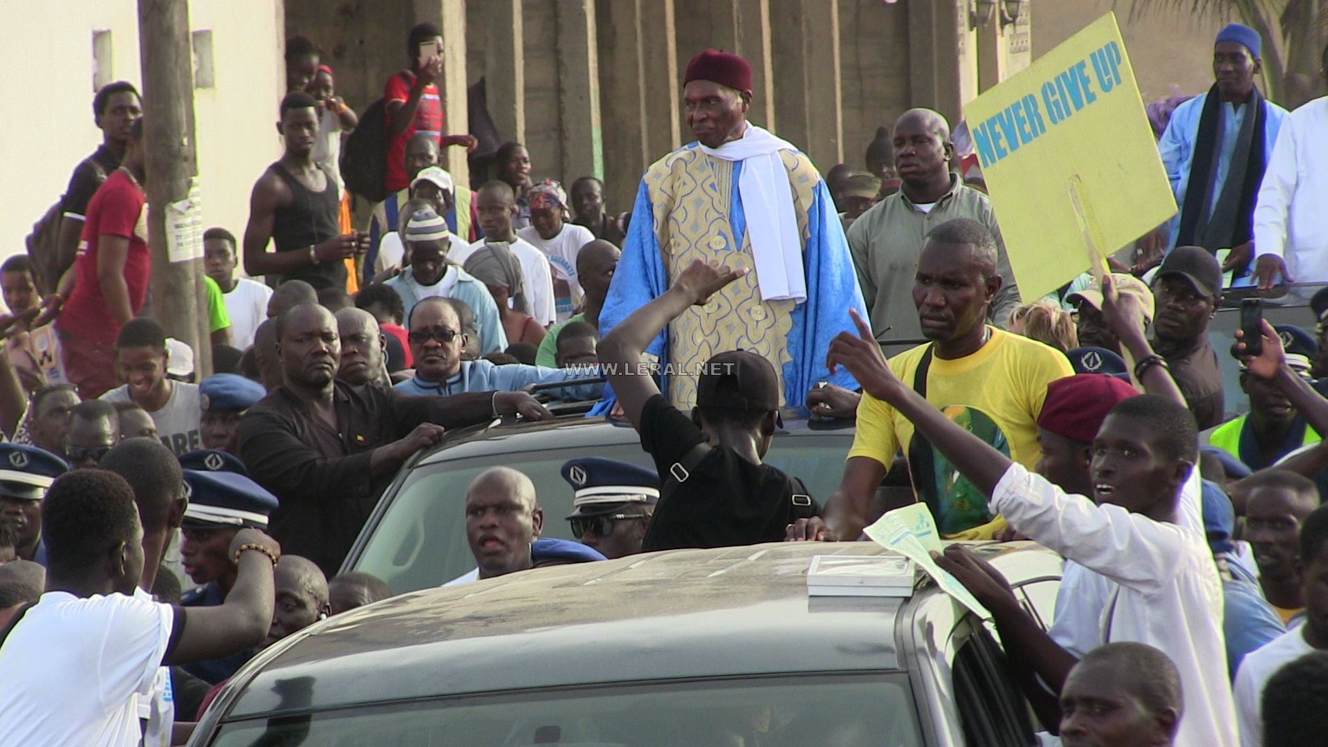 Me Abdoulaye Wade à DAKAR : Les images exclusives de son arrivée