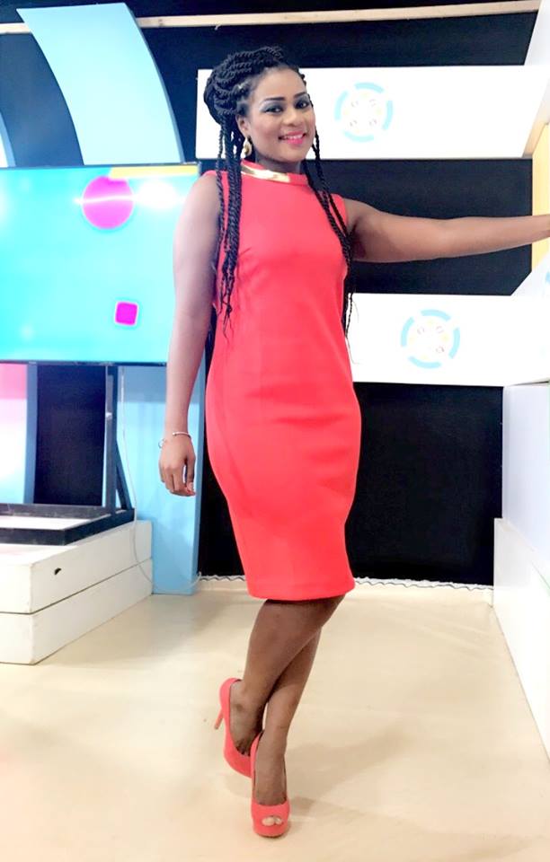 ( 05 Photos ) Merry Bey Diouf de la TFM, hyper classe avec sa robe "rouge danger"