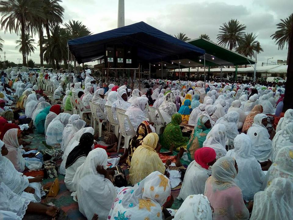 Khadratu Jummah des jeunes Tidianes à la place de la Nation