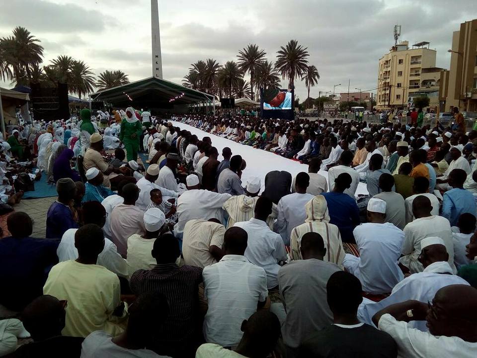 Khadratu Jummah des jeunes Tidianes à la place de la Nation