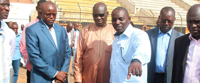 Le ministre des Sports Matar Bâ et Mbaye Faye, lors d’une visite de chantier