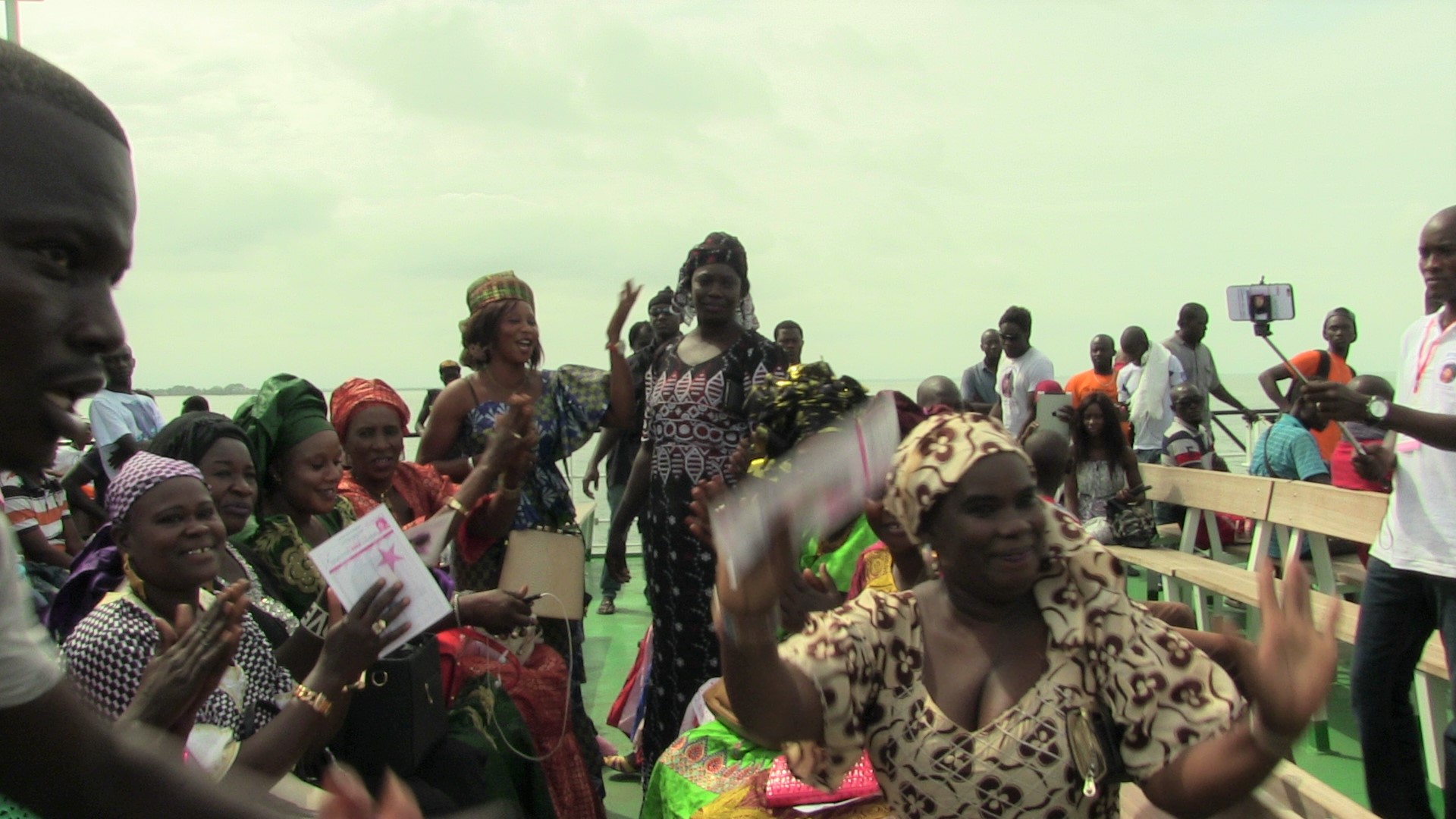 Arrêt sur image: Avant la traversée du ferry gambien, Me Aissata Tall Sall a salué la présence de la MICEGA, les soldats de la CEDEAO, en Gambie