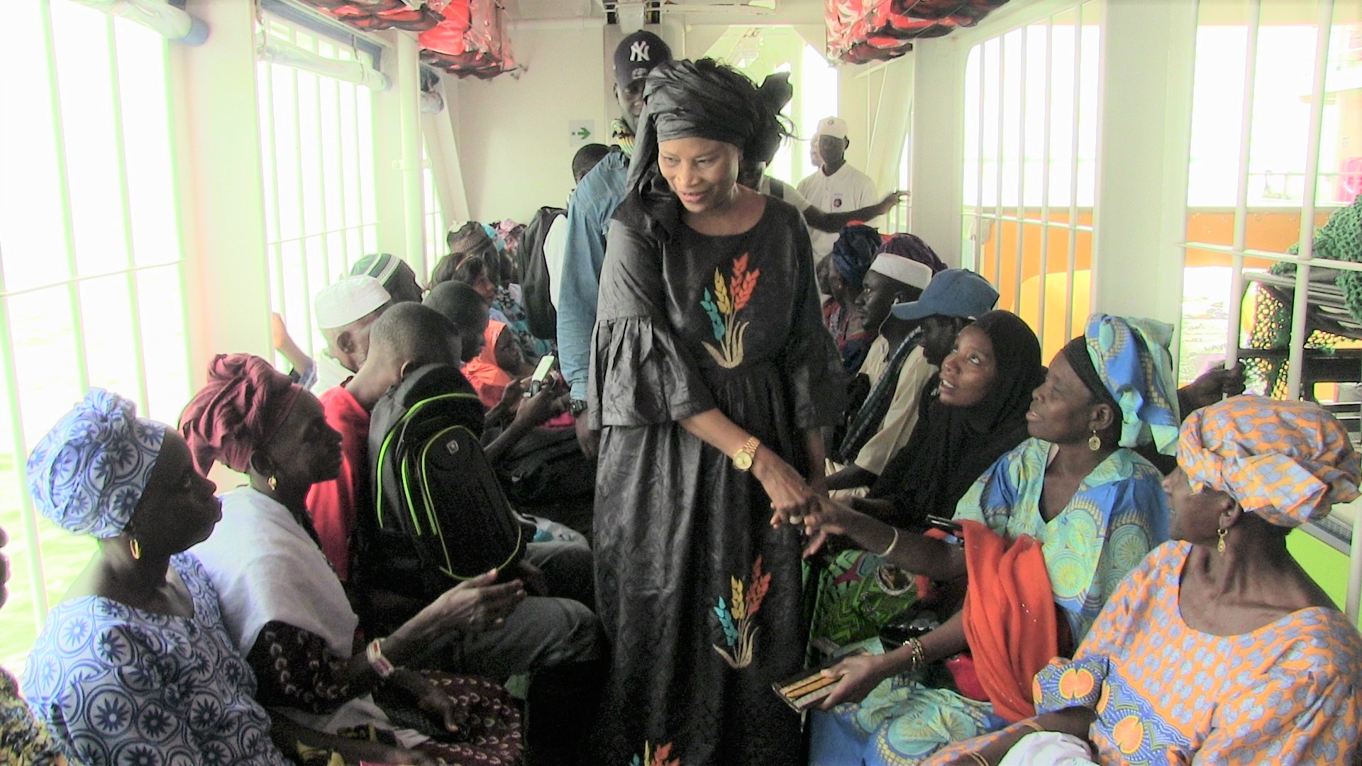 Arrêt sur image: Avant la traversée du ferry gambien, Me Aissata Tall Sall a salué la présence de la MICEGA, les soldats de la CEDEAO, en Gambie