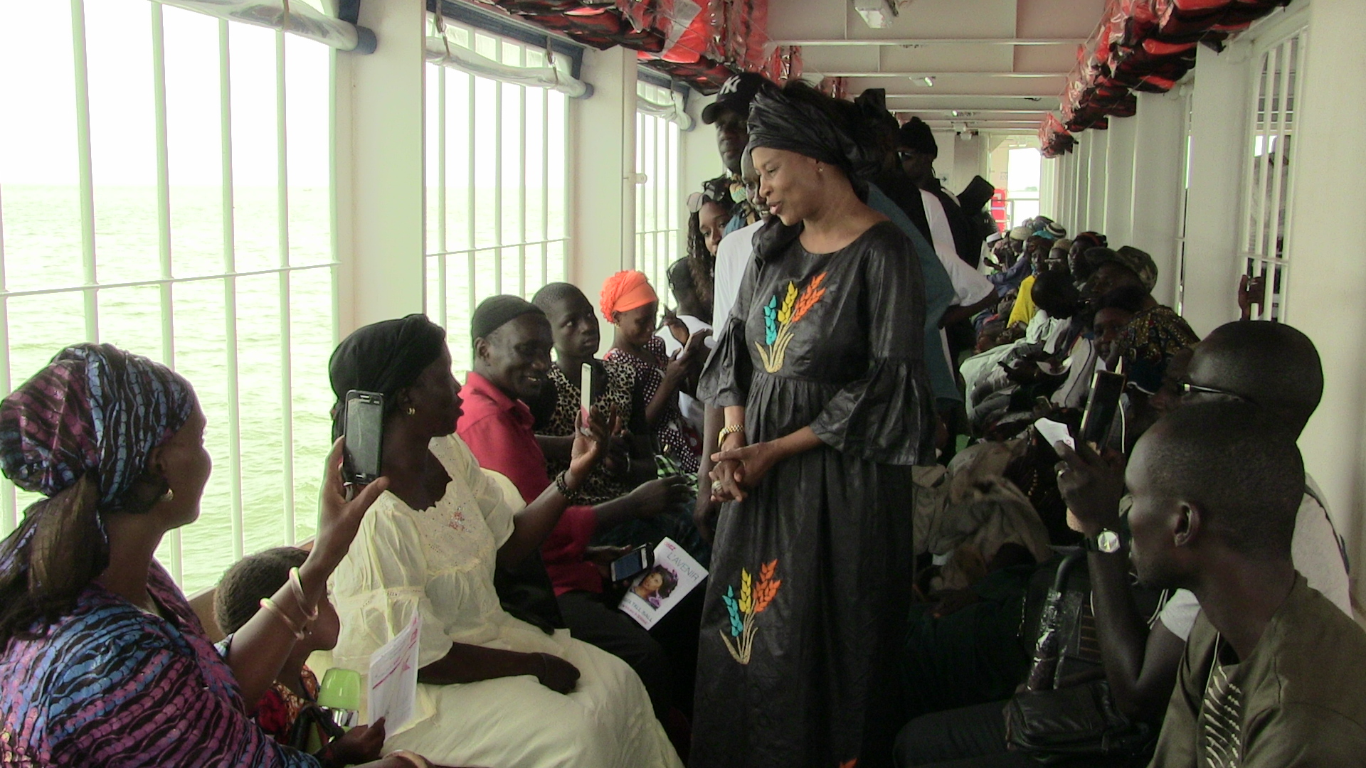 Arrêt sur image: Avant la traversée du ferry gambien, Me Aissata Tall Sall a salué la présence de la MICEGA, les soldats de la CEDEAO, en Gambie