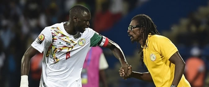 Indisponible jusqu'en septembre: Cheikhou Kouyate forfait contre le Burkina Faso