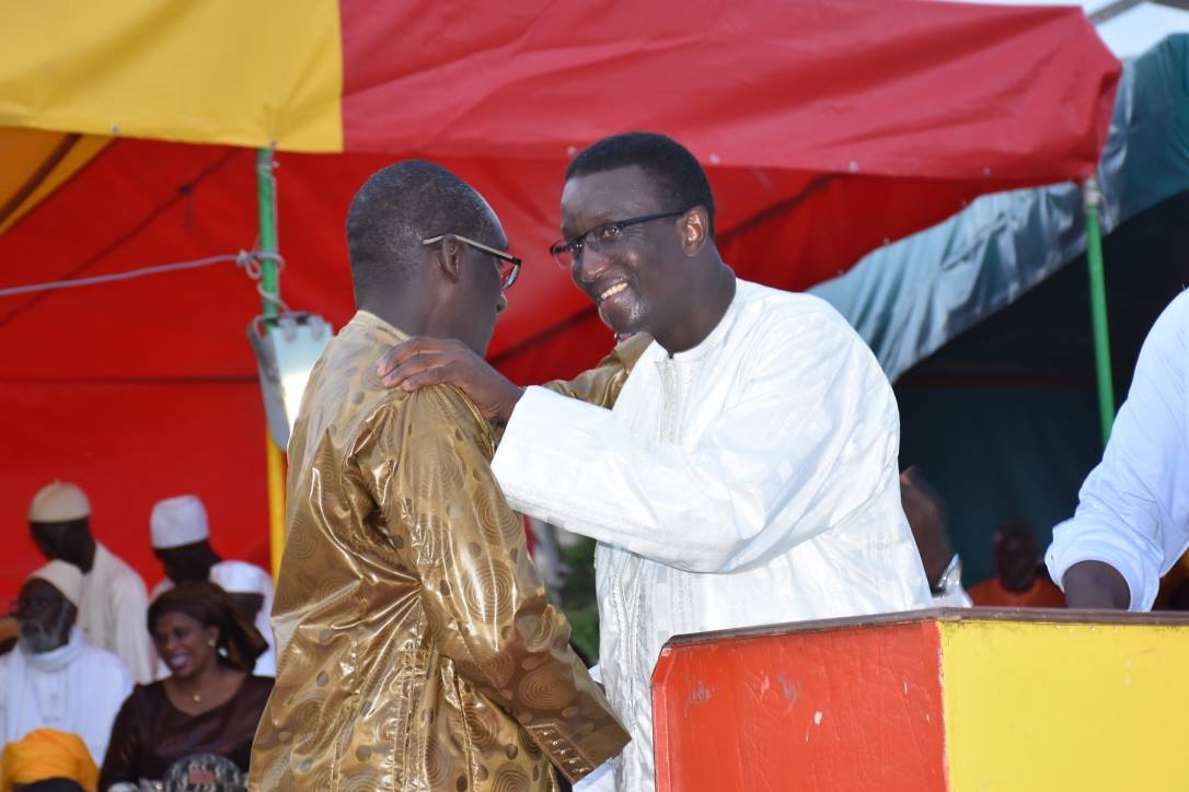 Abdoulaye Diouf Sarr pose la première pierre du Lycée de Yoff