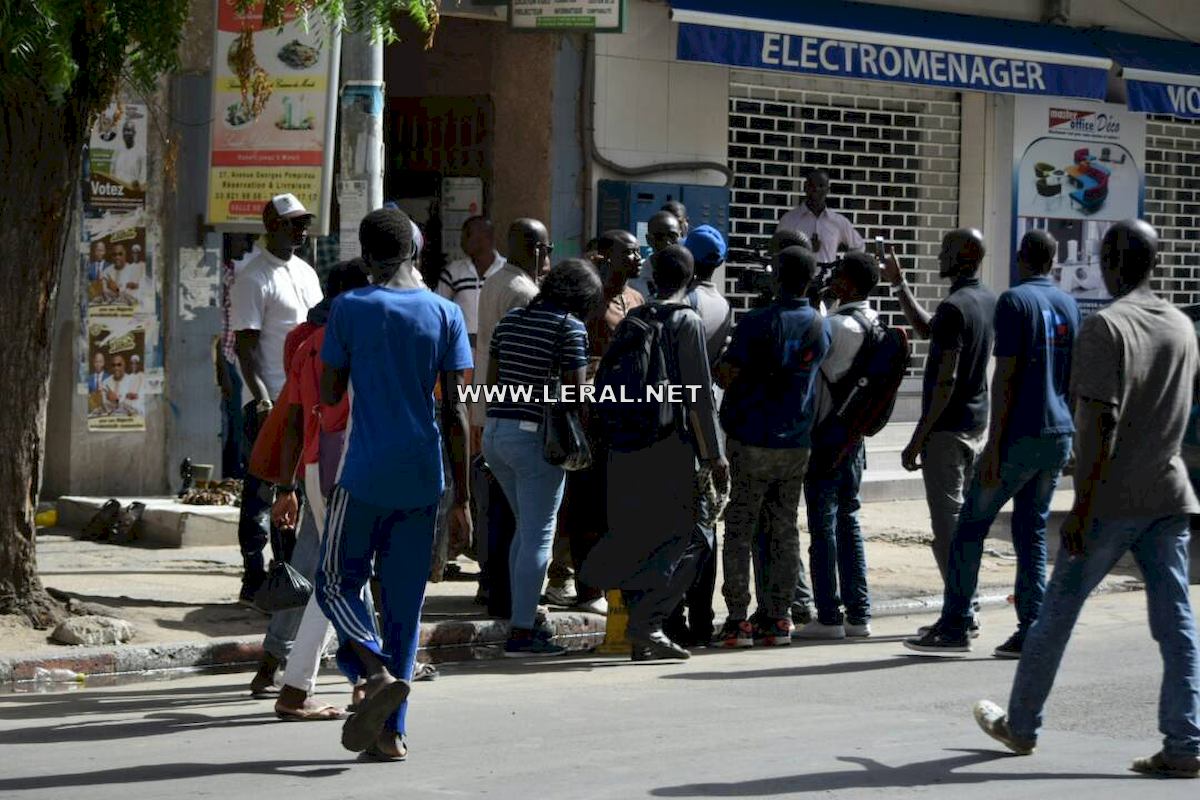 (Photos) En direct, la marche organisée par Me Abdoulaye Wade à la place de l'Indépendance