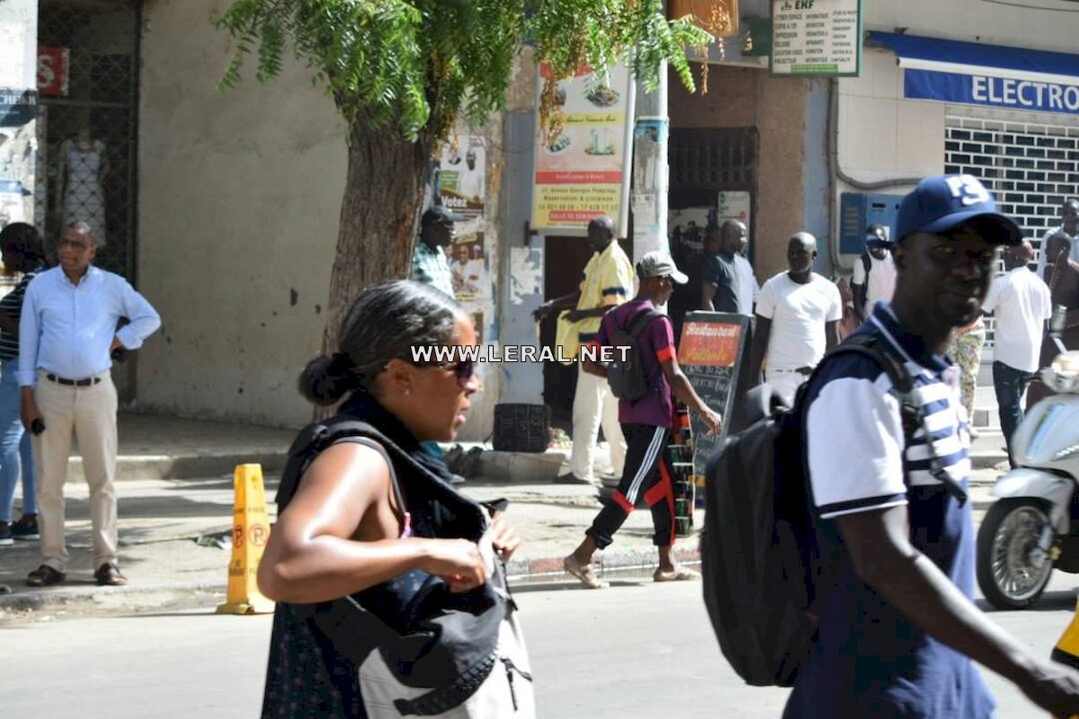 (Photos) En direct, la marche organisée par Me Abdoulaye Wade à la place de l'Indépendance