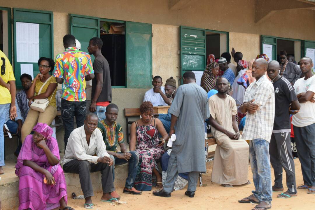 (Photos) Pikine -  Bureau de vote N09  - Entre l’étincelle et le feu?