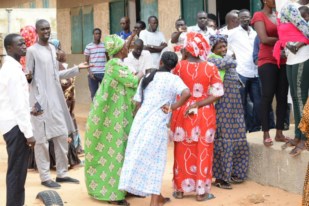 (Photos) Pikine -  Bureau de vote N09  - Entre l’étincelle et le feu?
