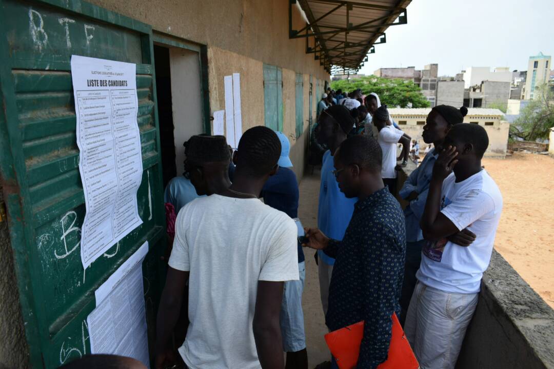 (Photos) Pikine -  Bureau de vote N09  - Entre l’étincelle et le feu?