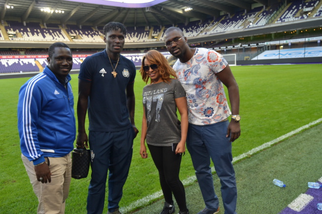 (Photos et Vidéo) : Viviane Chidid et le Djolof band au Stade d'Anderlech pour supporter Kara Mbodj...