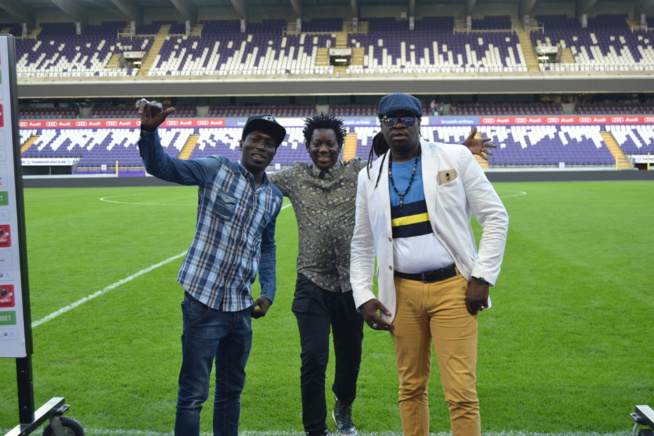 (Photos et Vidéo) : Viviane Chidid et le Djolof band au Stade d'Anderlech pour supporter Kara Mbodj...