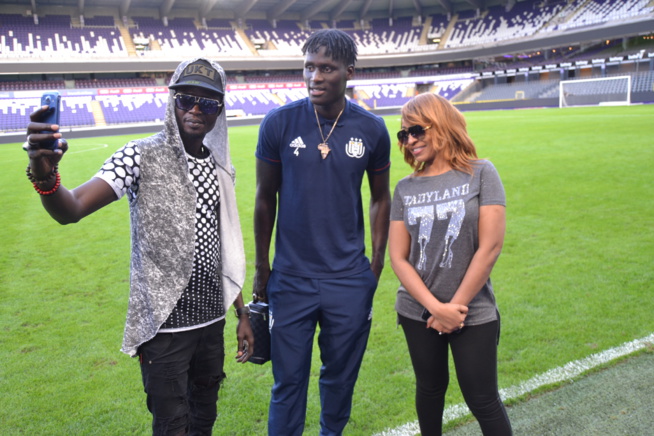 (Photos et Vidéo) : Viviane Chidid et le Djolof band au Stade d'Anderlech pour supporter Kara Mbodj...