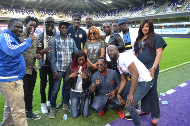 (Photos et Vidéo) : Viviane Chidid et le Djolof band au Stade d'Anderlech pour supporter Kara Mbodj...