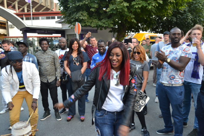 (Photos et Vidéo) : Viviane Chidid et le Djolof band au Stade d'Anderlech pour supporter Kara Mbodj...