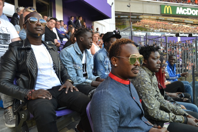 (Photos et Vidéo) : Viviane Chidid et le Djolof band au Stade d'Anderlech pour supporter Kara Mbodj...