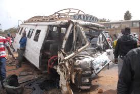 Accident mortel entre Ngaye et Mékhé: Le bus perd un pneu et s’encastre dans un arbre : 3 morts et 38 blessés