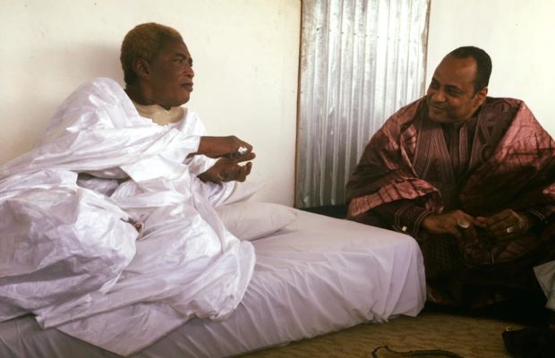 ( 07 Photos ) Luc Nicolaï chez Serigne Abdou Karim Mbacké pour recueillir des prières...