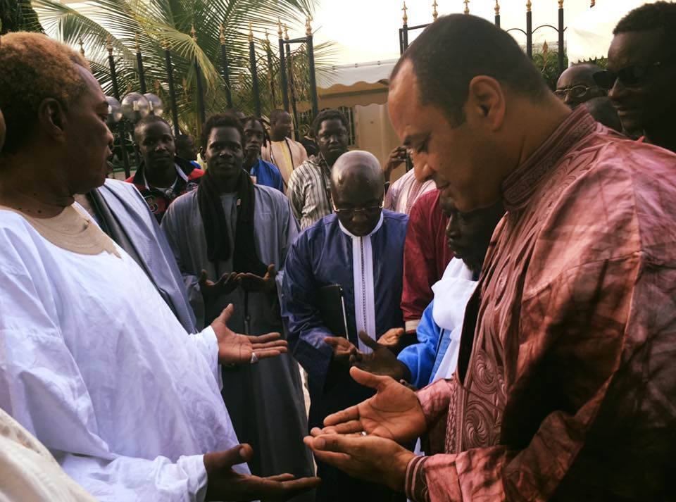 ( 07 Photos ) Luc Nicolaï chez Serigne Abdou Karim Mbacké pour recueillir des prières...