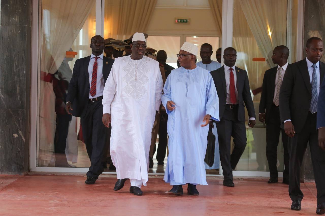 Images: Le Président Macky alla reçu son homologue du Mali IBK venu assister aux obsèques du feu Aliou Sow