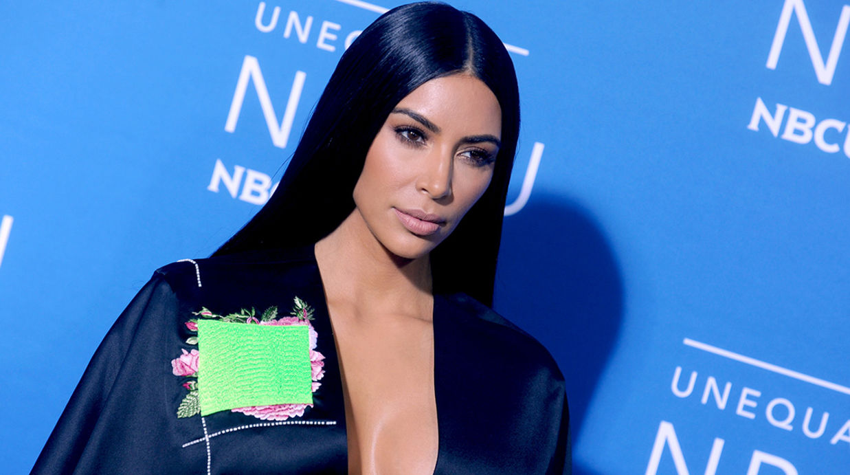 Photos: Kim Karda­shian: blonde et ultra sexy pour un shoo­ting origi­nal