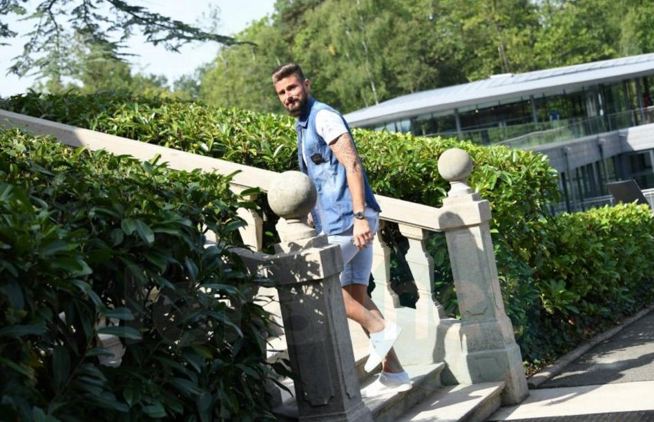 Photos: L'arrivée des Bleus à Clairefontaine pour leur match contre le Pays-Bas, en éliminatoires de Coupe du Monde