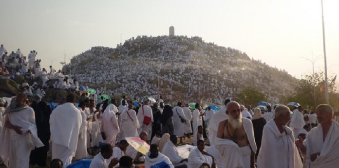 Les pèlerins musulmans au mont Arafat, temps fort du hajj