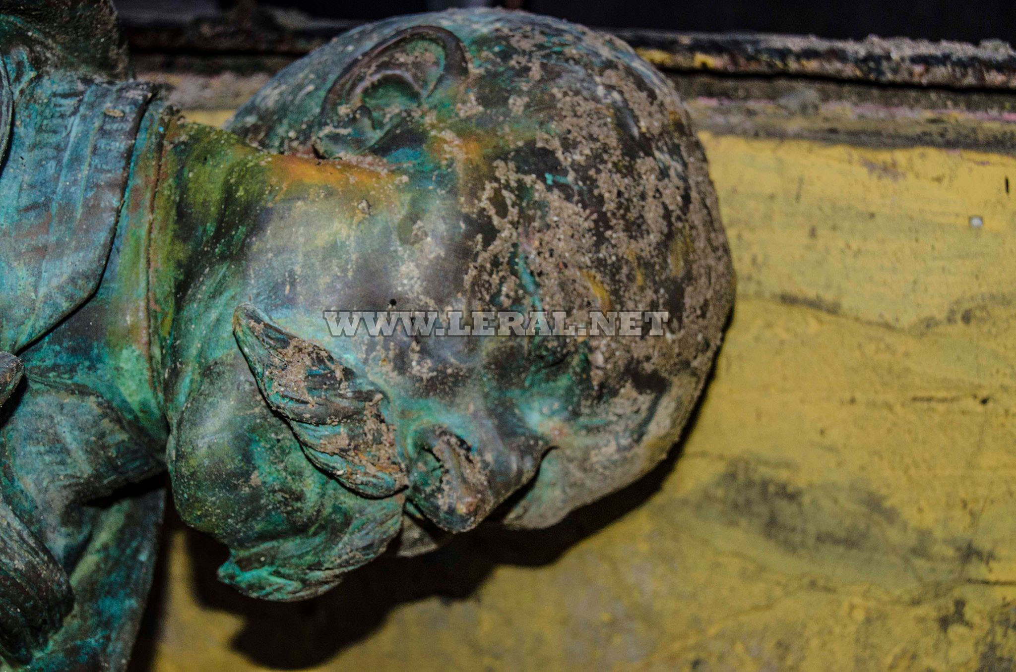  (Photos) La statue de Faidherbe tombe naturellement ce 5 septembre 2017