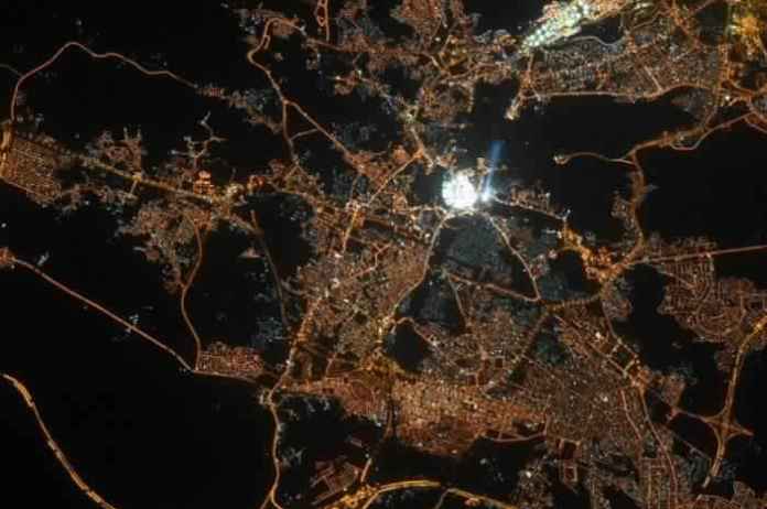 Photos : la Mecque vue de l’espace, un astronaute russe partage des images surprenantes, regardez cette étonnante lumière !