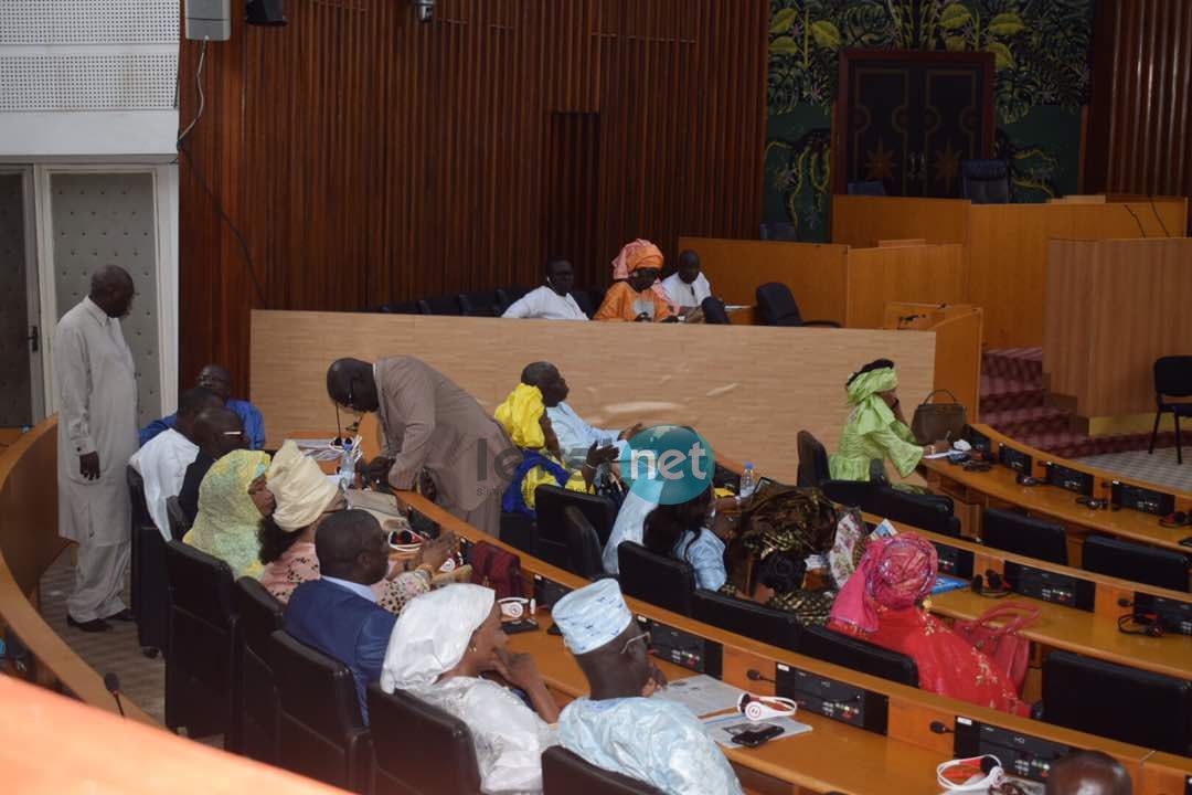 Photos: En images le climat qui règne dans l’hémicycle – Regardez !