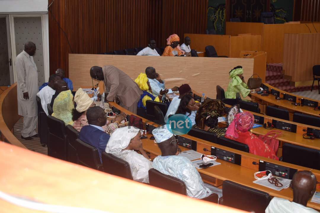 Photos: En images le climat qui règne dans l’hémicycle – Regardez !
