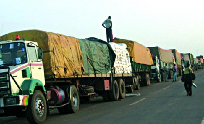 500 camions sénégalais bloqués au Mali