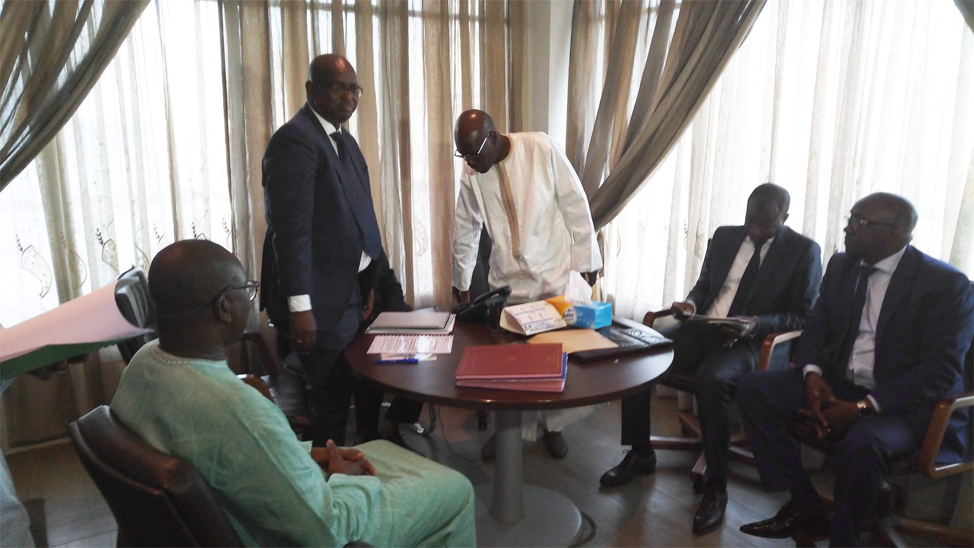 Photos : Abdou Latif Coulibaly passe le témoin à Seydou Guèye, nouveau SG du gouvernement,
