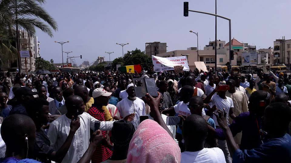 Images -Marche de protestation des musulmans sénégalais contre le massacre des Rohingyas (Birmanie)