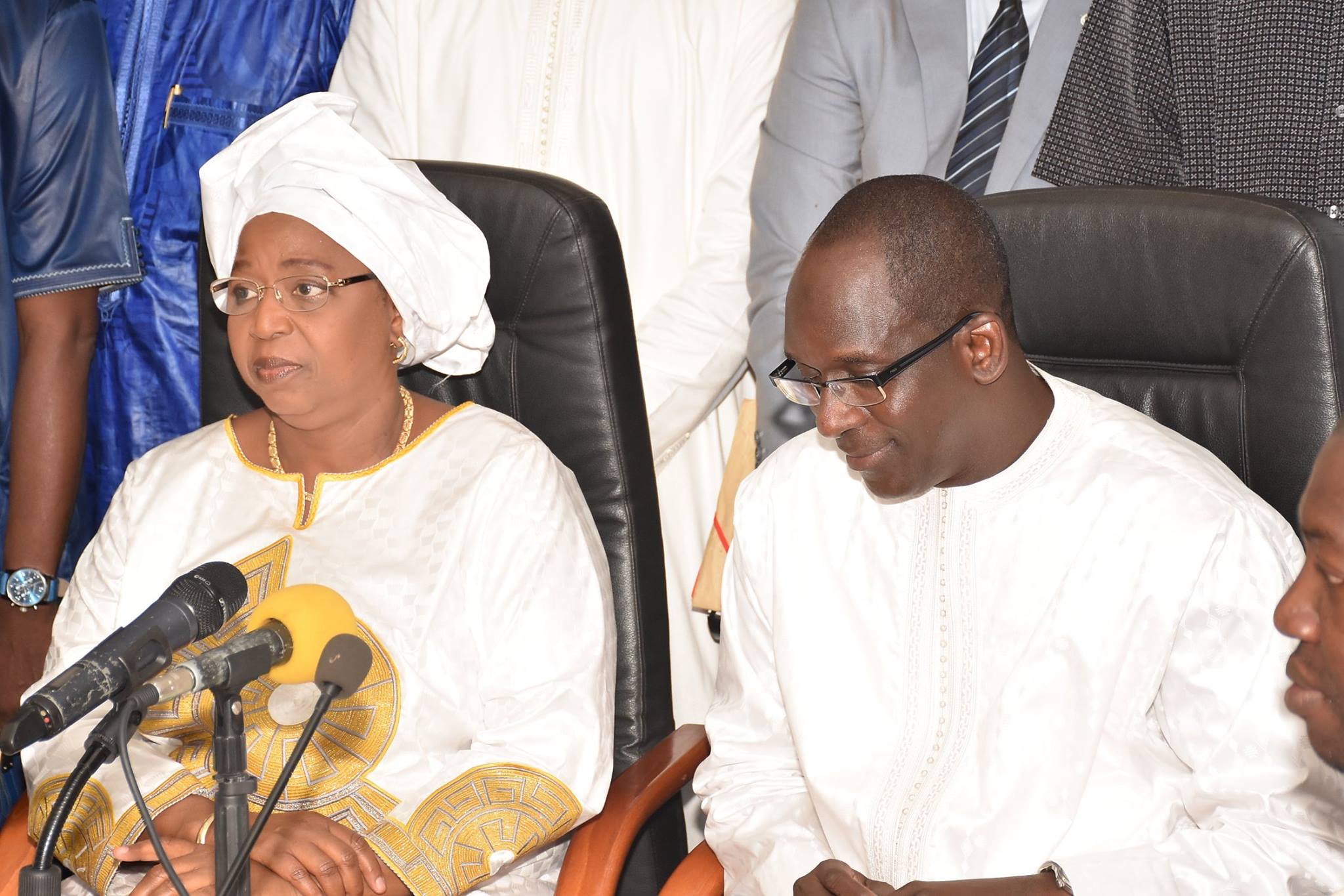 Images: La passation de service entre le ministre sortant Awa Marie Coll Seck et Abdoulaye Diouf Sarr, ministre entrant de la Santé 